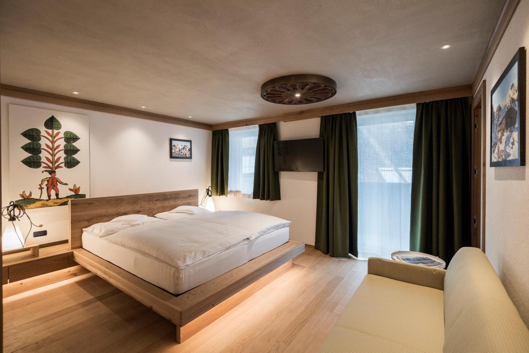 Posta Zirm Hotel Corvara In Badia Exterior foto